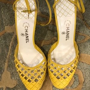 Chanel cage leather cc strap pumps